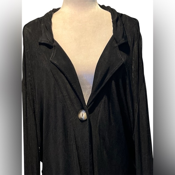Chico's Travelers black slinky knit one-button V neck cardigan Size 1/M - Picture 5 of 14